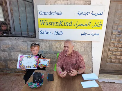 IDLIB Adnan mit Schulkind