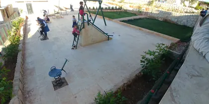 Kinder spielen